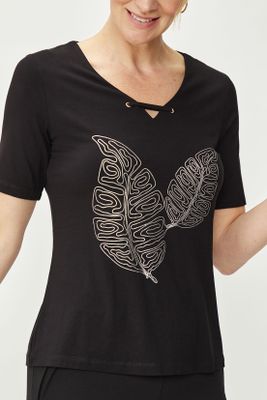 Imagen 2 del producto Polera Estampada Hojas Negro Ma Griffe 14602224054102