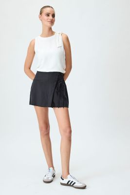 Imagen 1 del producto Short Liso Negro iO 11220125051102