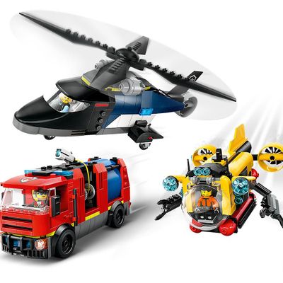 Imagen 2 del producto LEGO Helicóptero, Camión de Bomberos y Submarino (60462)