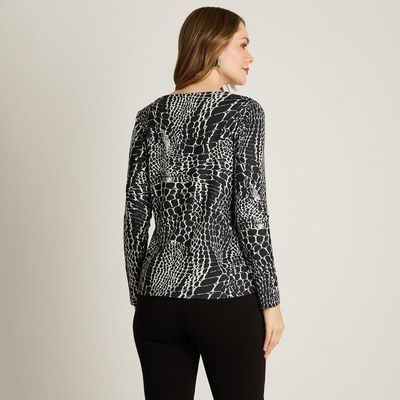 Imagen 2 del producto Polera Negra Estampada Escote V Tacto Caliente