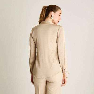 Imagen 2 del producto Blusa Camisera Beige Satin Básica