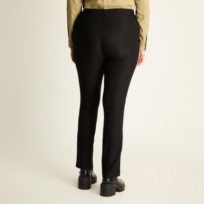 Imagen 2 del producto Calza Negro Slim Muy elasticado Calce Ajustado