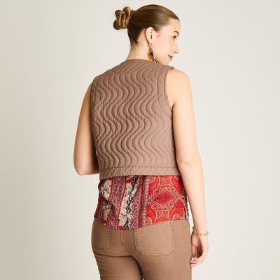 Imagen 2 del producto Chaqueta Taupe Sin Mangas con Diseño Quilt