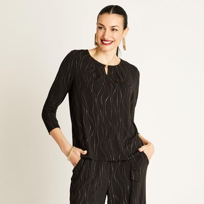 Imagen 1 del producto Polera Negra con Diseño Ondulado