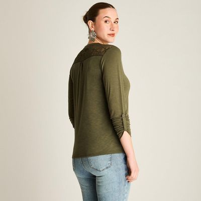 Imagen 2 del producto Polera Verde Manga Larga con Detalle de Macramé