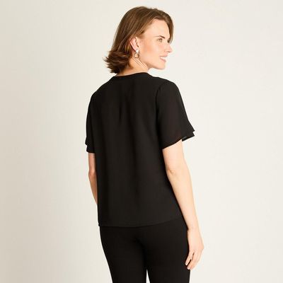 Imagen 2 del producto Blusa Negra con Bolsillos Frontales