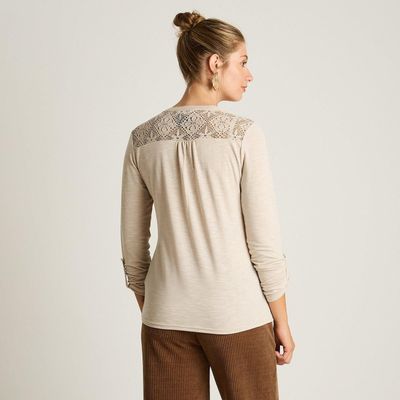 Imagen 2 del producto Polera Beige Manga Larga con Detalle de Macramé