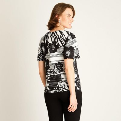 Imagen 2 del producto Polera Negra Estampada Manga Corta