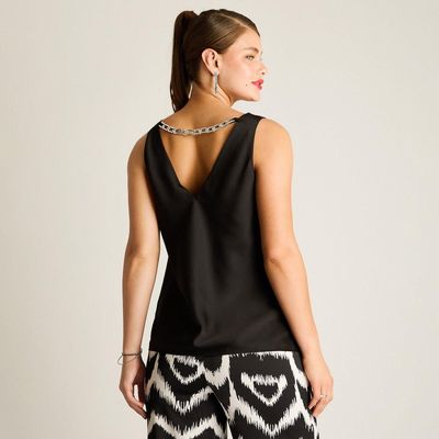 Imagen 2 del producto Blusa Drapeada Negra con Cadenita