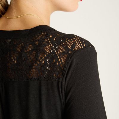 Imagen 2 del producto Polera Negro Manga Larga Detalle de Macramé