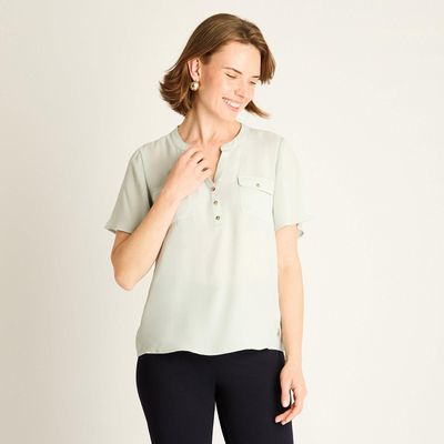 Blusa Menta con Bolsillos Frontales