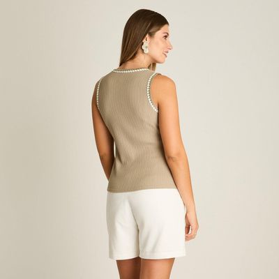 Imagen 2 del producto Polera Taupe con Escote Redondo y Ribete a Contraste