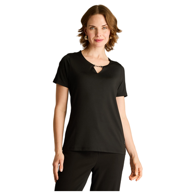 Polera Negra Cuello Abierto Manga Corta