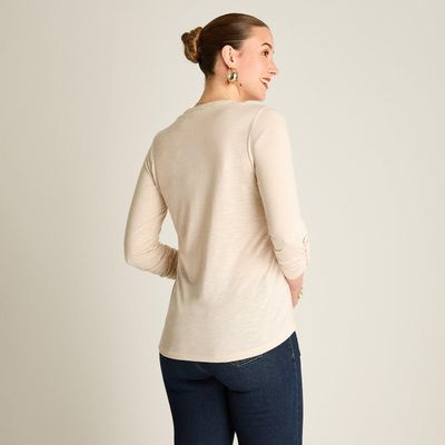 Imagen 2 del producto Polera Arena Manga Larga con Cuello Mao y Detalles Bordados