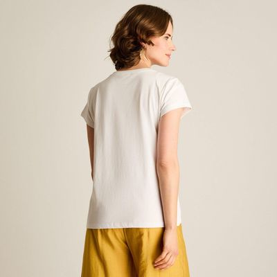 Imagen 2 del producto Polera Blanca con Estampado Frontal y Escote en V