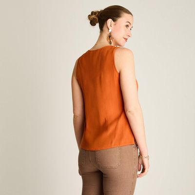 Imagen 2 del producto Blusa Naranjo Sin Mangas con Detalle de Macramé en Escote