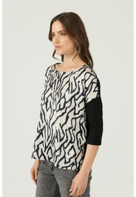 Imagen 2 del producto Polera negra estampada manga 3/4 PRIVILEGE