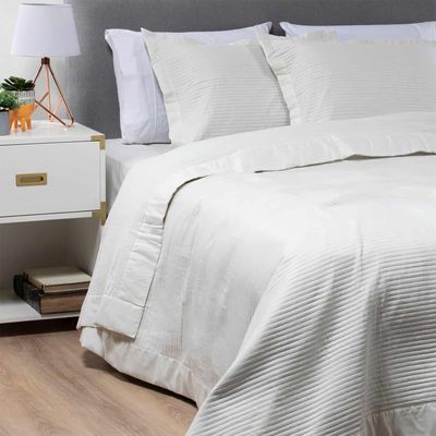 Imagen 1 del producto Cubrecama Bordado Premium Prewash Lineas