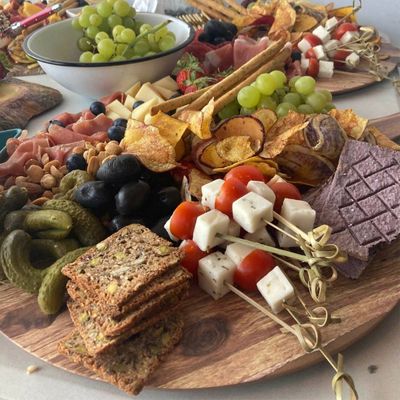 Imagen 2 del producto TABLA PARA PIZZA MELAMINA COLOR MADERA 35 CM