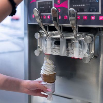 Imagen 2 del producto MAQUINA HELADOS SOFT 3 SALIDAS 52L/H 220V GELATEK