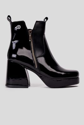 Botín Cuero Aspasia Charol Negro Landazuri