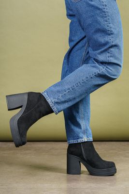 Imagen 2 del producto Botín Mujer Negro Gamuza Hiriko Boteli