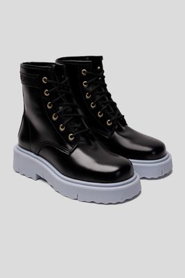 Imagen 2 del producto Botín Cuero Atenea Negro Celeste Landazuri