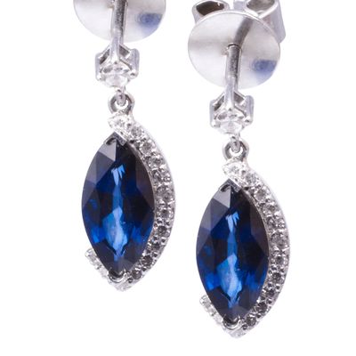 Imagen 2 del producto Aros Oro Blanco 18kt Diamantes 14 Pts y Zafiro 1,25 Qlts