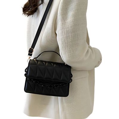 Cartera de Dama 20x7.5x15cm Con Diseño Cadena Elegante