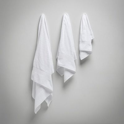 Imagen 2 del producto Toalla de Baño Lisa Basic 500 Gramos Blanco