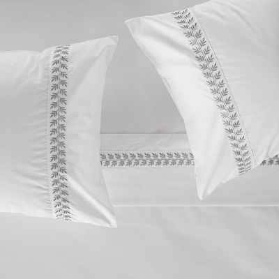 Imagen 2 del producto Sábana Rosen 220 Hilos Bordada Hoja Blanca 2 Plazas