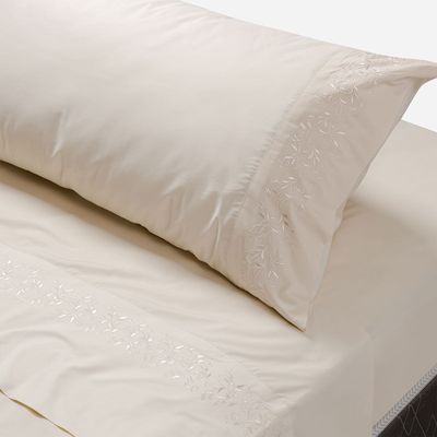 Imagen 2 del producto Sábana Rosen 300 Hilos Algodón Bordada Arena 1,5 Plazas