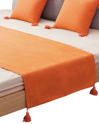 Imagen 2 del producto PIECERA CON 2 FUNDAS CON POMPONES NARANJA