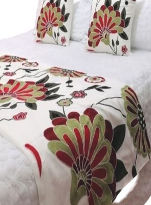 Imagen 2 del producto PIECERA BORDADA SIN FUNDAS TH12