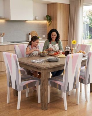 Imagen 2 del producto JUEGOS DE 6 FUNDAS PARA SILLAS CON DISEÑO ELASTICO M10