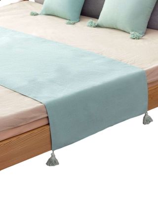 Imagen 2 del producto PIECERA SIN FUNDAS 2 PLAZAS CON POMPONES VERDE MENTA