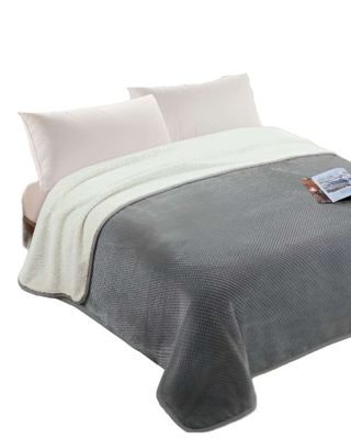 Imagen 1 del producto FRAZADA CON CHIPORRO PLAZA Y MEDIA 150X200 Gris