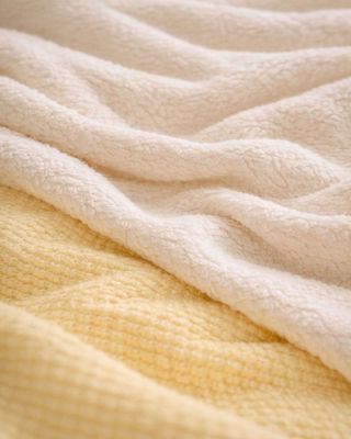 Imagen 2 del producto FRAZADA CON CHIPORRO ELEGANTE  KING 230X250cm Beige