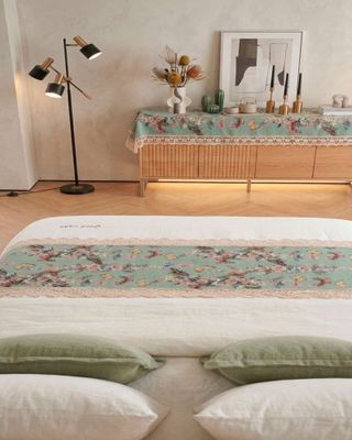 Imagen 2 del producto Piecera de Cama Estilo Bohemio con Encaje - Multiuso 80x200 cm m2