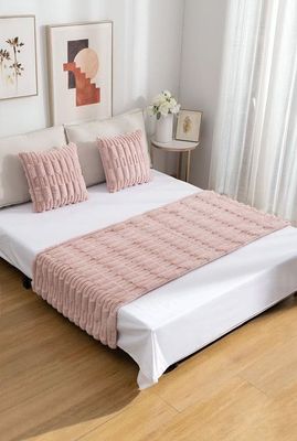 JUEGO DE PIECERA DE CAMA CON 2 FUNDAS MODELO BAMBÚ ROSADO