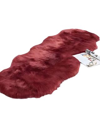 Imagen 2 del producto ALFOMBRAS DECORATIVAS IMITACION PIEL DE CONEJO BURDEO