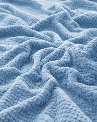 Imagen 2 del producto FRAZADA CON CHIPORRO ELEGANTE  KING 230X250cm Celeste