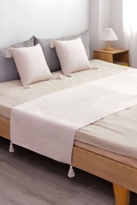 JUEGO DE PIECERA DE CAMA MAS 2 COJIN CON FUNDAS MODELO PLUSH BLANCA