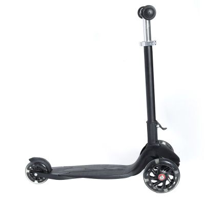 Imagen 2 del producto SCOOTER 3 RUEDAS CON LUCES COLOR NEGRO ARTHOME