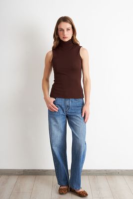 Imagen 2 del producto Polera Malla Cuello Alto Café Nicopoly