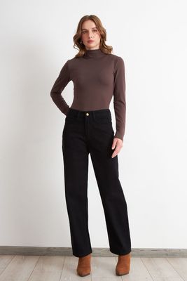 Imagen 2 del producto Polera Manga Larga Cuello Alto Café	 Nicopoly