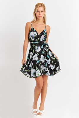 Imagen 2 del producto Vestido Corto Floral con Vuelos Cruzados Blanco Nicopoly