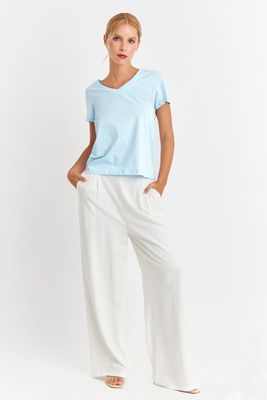 Imagen 2 del producto Polera Escote en V Básica Celeste Nicopoly