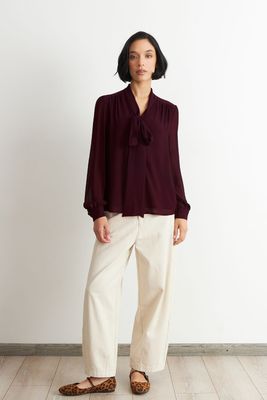 Imagen 2 del producto Blusa Manga Larga con Corbatín Burdeo Nicopoly