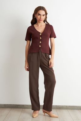 Imagen 2 del producto Polera Hilo Cuello V Botones Café Nicopoly